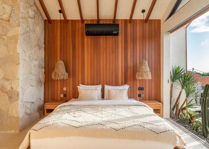 Blacksand Villas Echo Beach